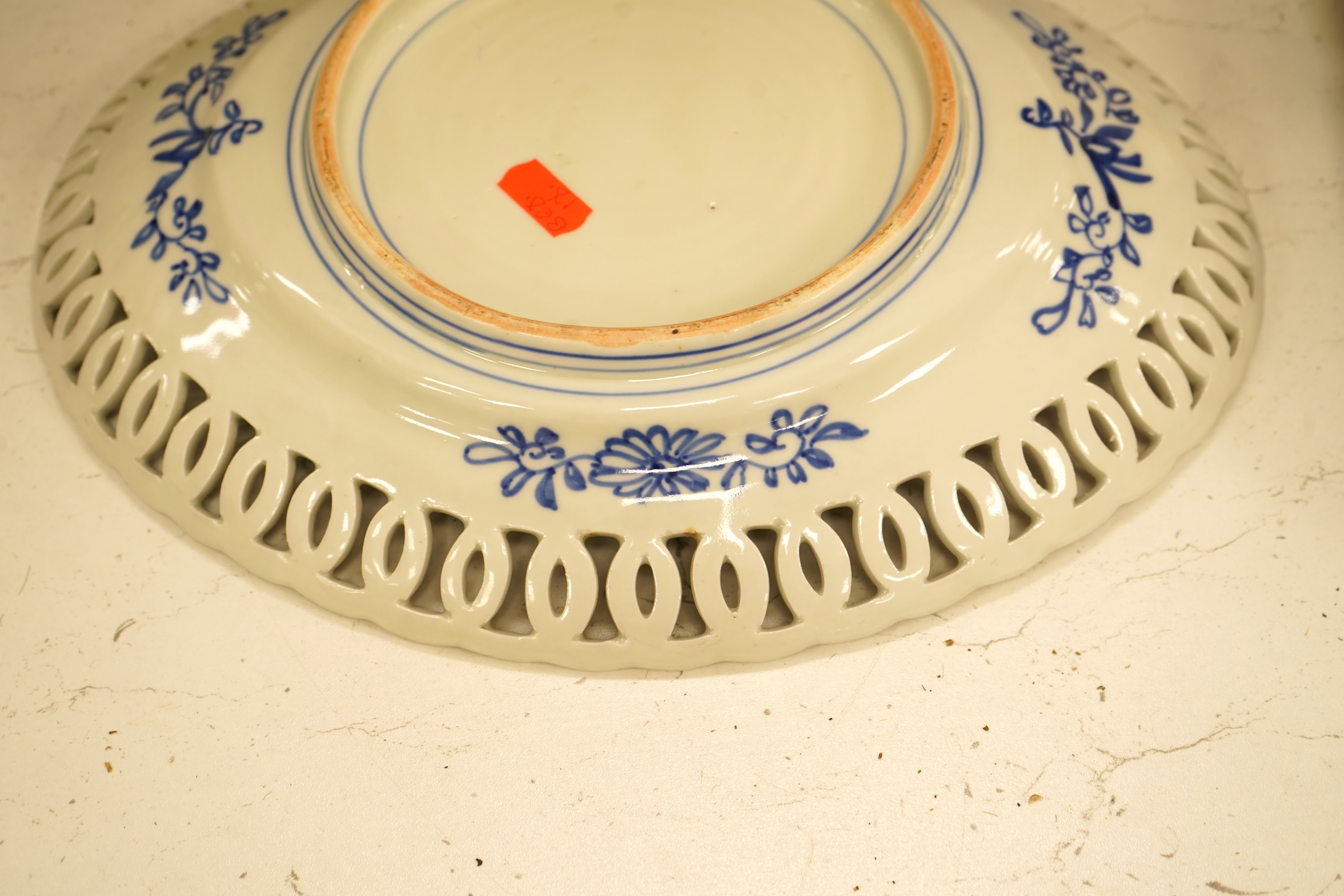 Two Japanese Imari dishes, Meiji period, largest 32.5cm